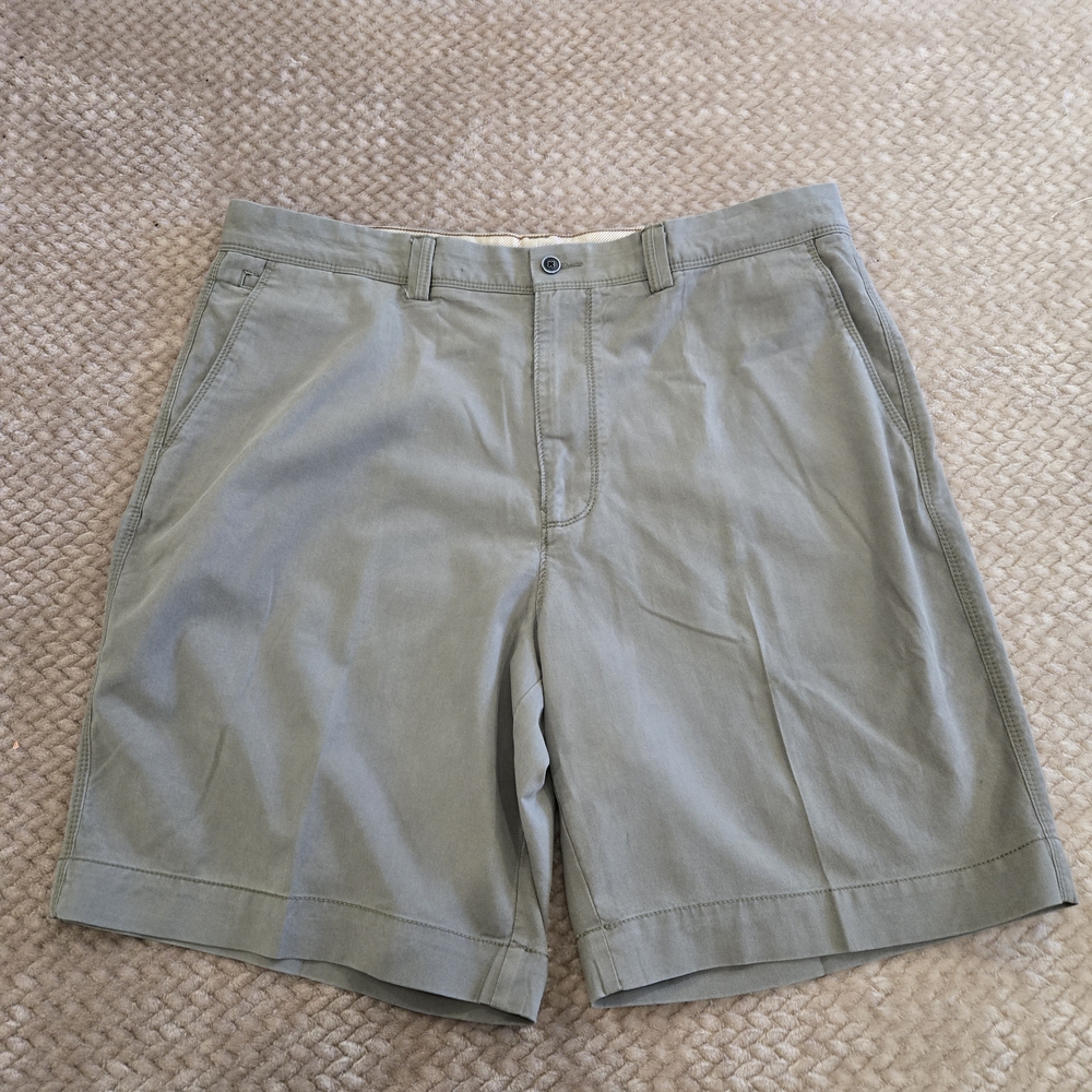 Tommy Bahama Shorts Mens 38 Green Sage Stretch Chino Casual Golf Flat Front